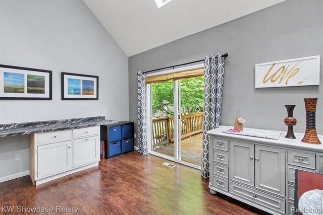 1670 Post Avenue, West Bloomfield, MI 48324