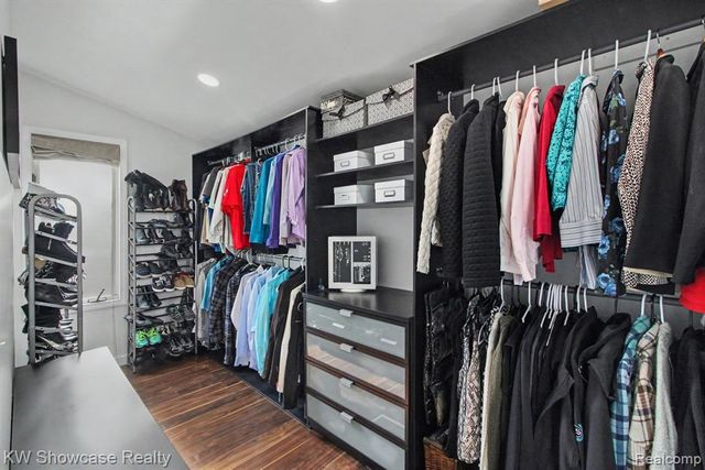 1670 Post Avenue, West Bloomfield, MI 48324