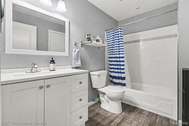 1670 Post Avenue, West Bloomfield, MI 48324