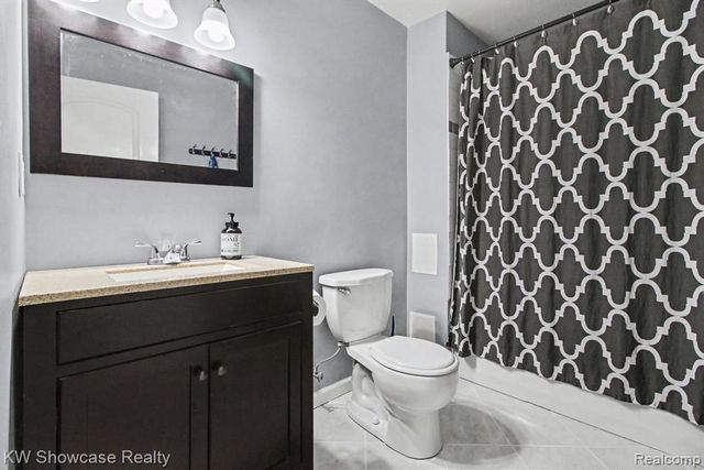 1670 Post Avenue, West Bloomfield, MI 48324