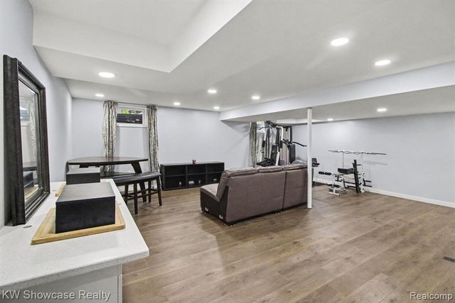 1670 Post Avenue, West Bloomfield, MI 48324