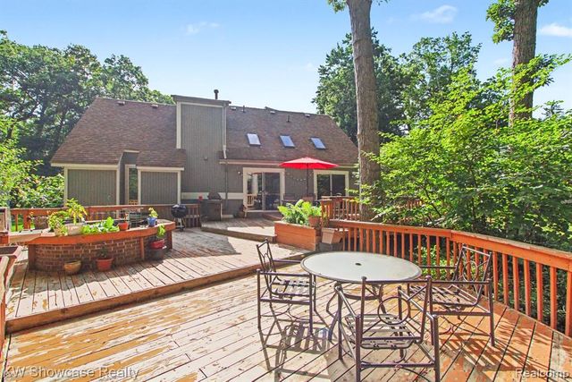 1670 Post Avenue, West Bloomfield, MI 48324