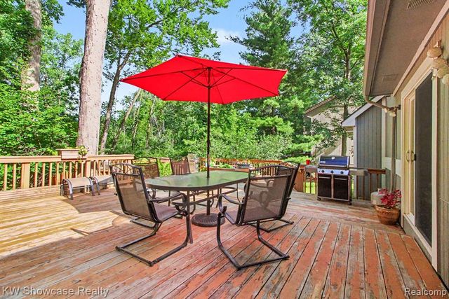 1670 Post Avenue, West Bloomfield, MI 48324
