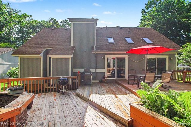 1670 Post Avenue, West Bloomfield, MI 48324