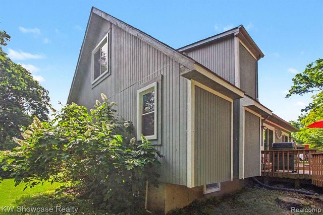 1670 Post Avenue, West Bloomfield, MI 48324