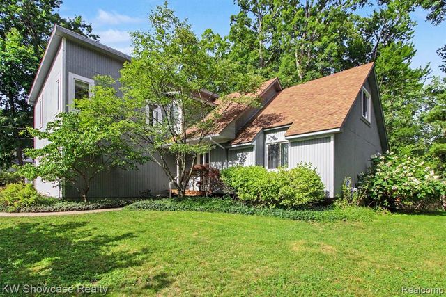 1670 Post Avenue, West Bloomfield, MI 48324