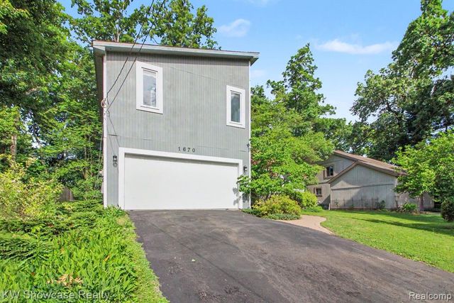 1670 Post Avenue, West Bloomfield, MI 48324