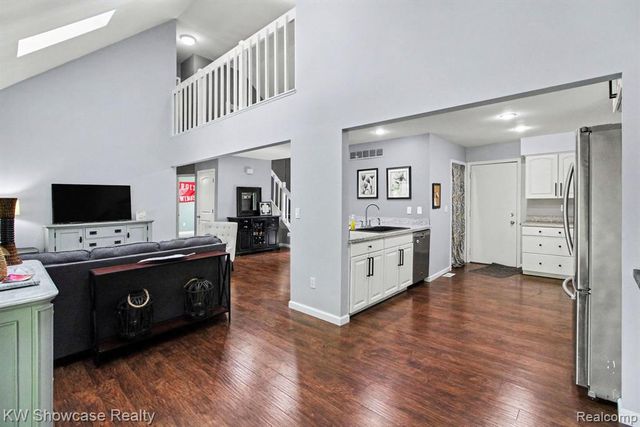 1670 Post Avenue, West Bloomfield, MI 48324