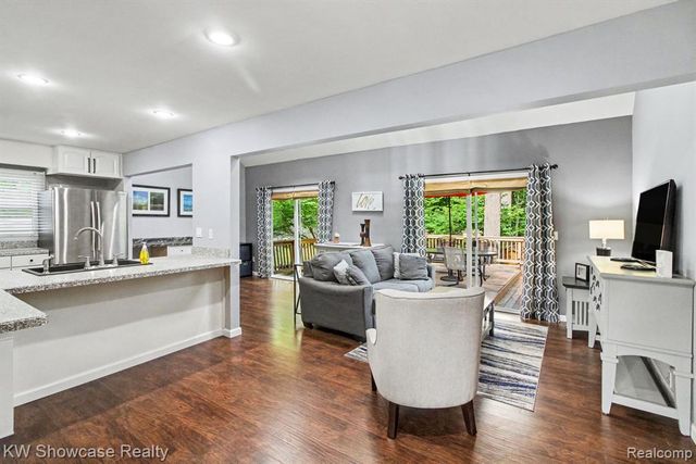 1670 Post Avenue, West Bloomfield, MI 48324