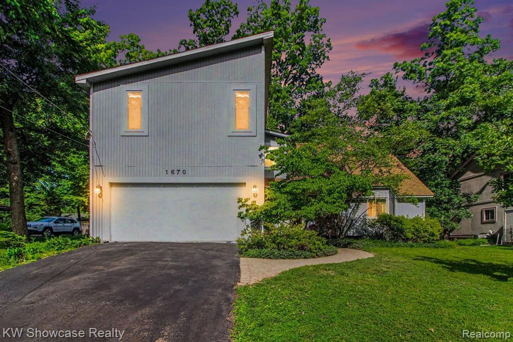 1670 Post Avenue, West Bloomfield, MI 48324