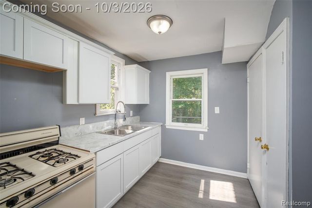 19313 Winthrop Street, Detroit, MI 48235