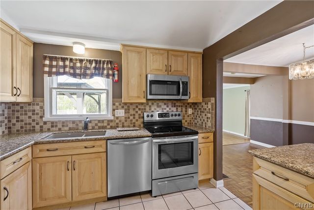 4985 Woodmark Drive, Clay, NY 13088