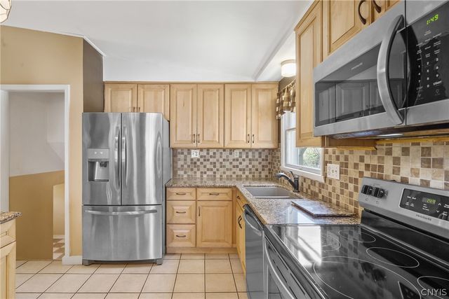 4985 Woodmark Drive, Clay, NY 13088
