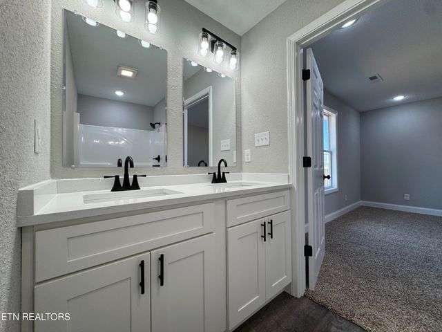 105 Anderson Rd, Sweetwater, TN 37874