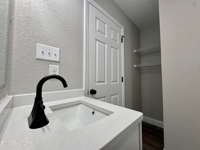 105 Anderson Rd, Sweetwater, TN 37874