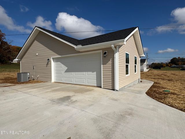 105 Anderson Rd, Sweetwater, TN 37874