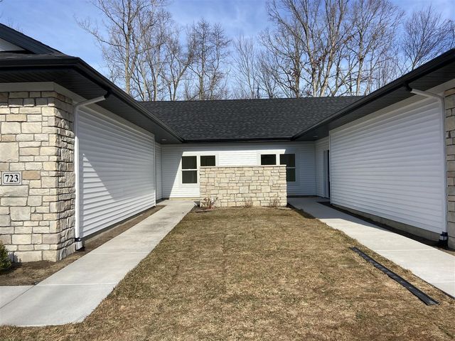 725 Violet Way, Saint Joseph, MI 49085