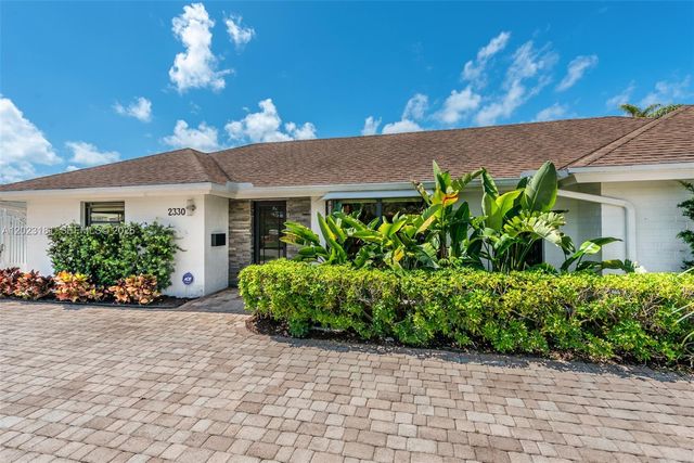 2330 NE 195th St, Miami, FL 33180