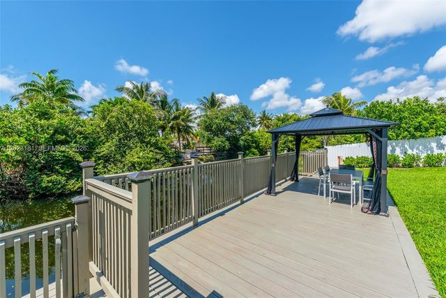 2330 NE 195th St, Miami, FL 33180