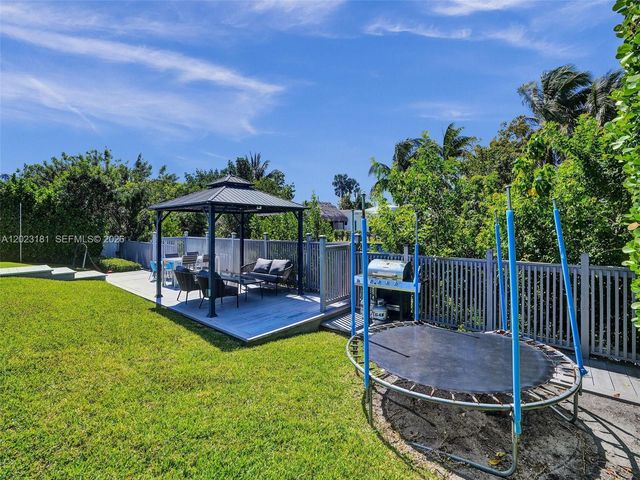 2330 NE 195th St, Miami, FL 33180