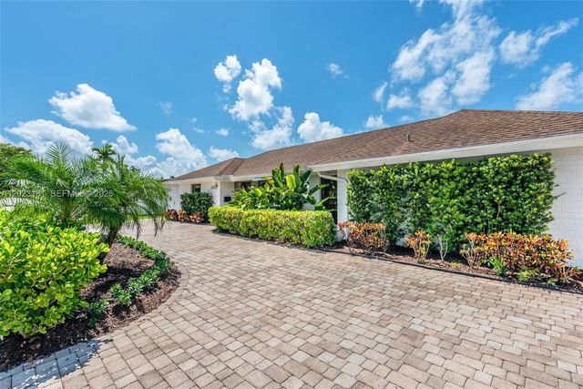 2330 NE 195th St, Miami, FL 33180