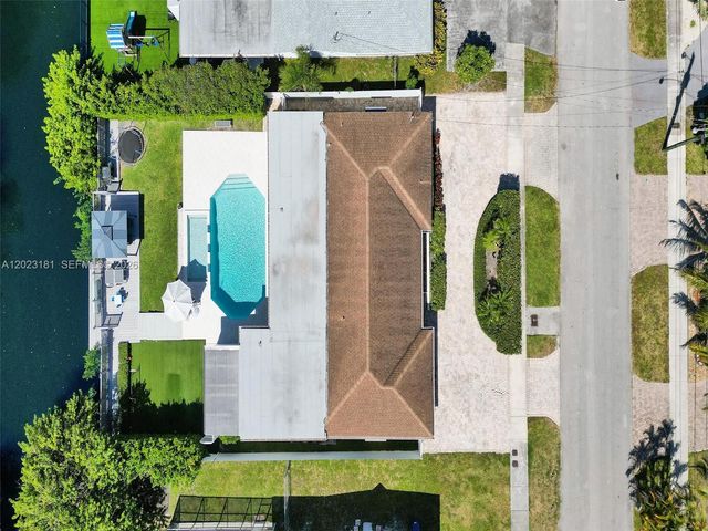2330 NE 195th St, Miami, FL 33180