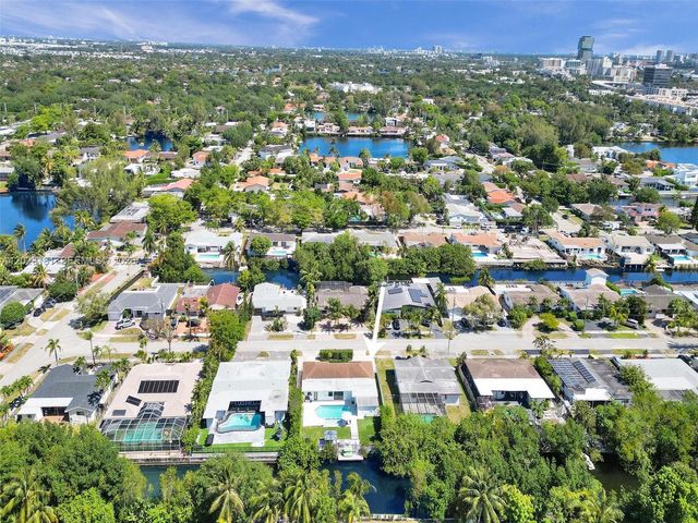 2330 NE 195th St, Miami, FL 33180