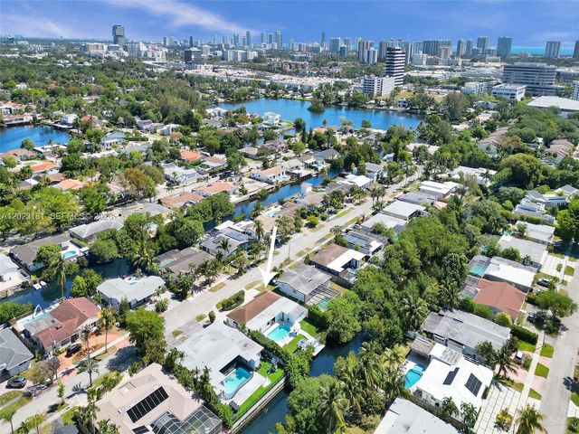 2330 NE 195th St, Miami, FL 33180