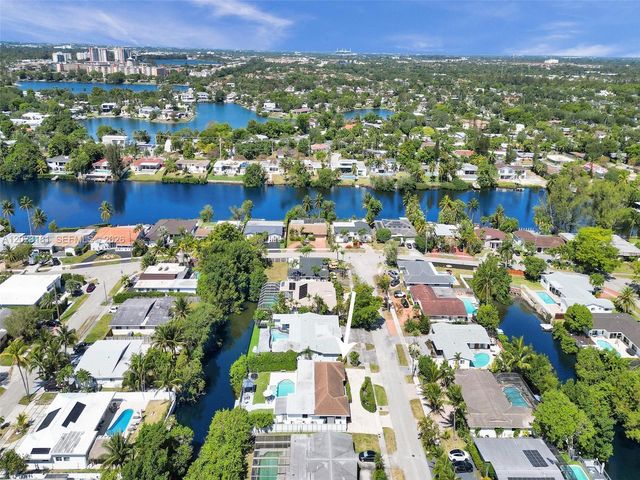 2330 NE 195th St, Miami, FL 33180