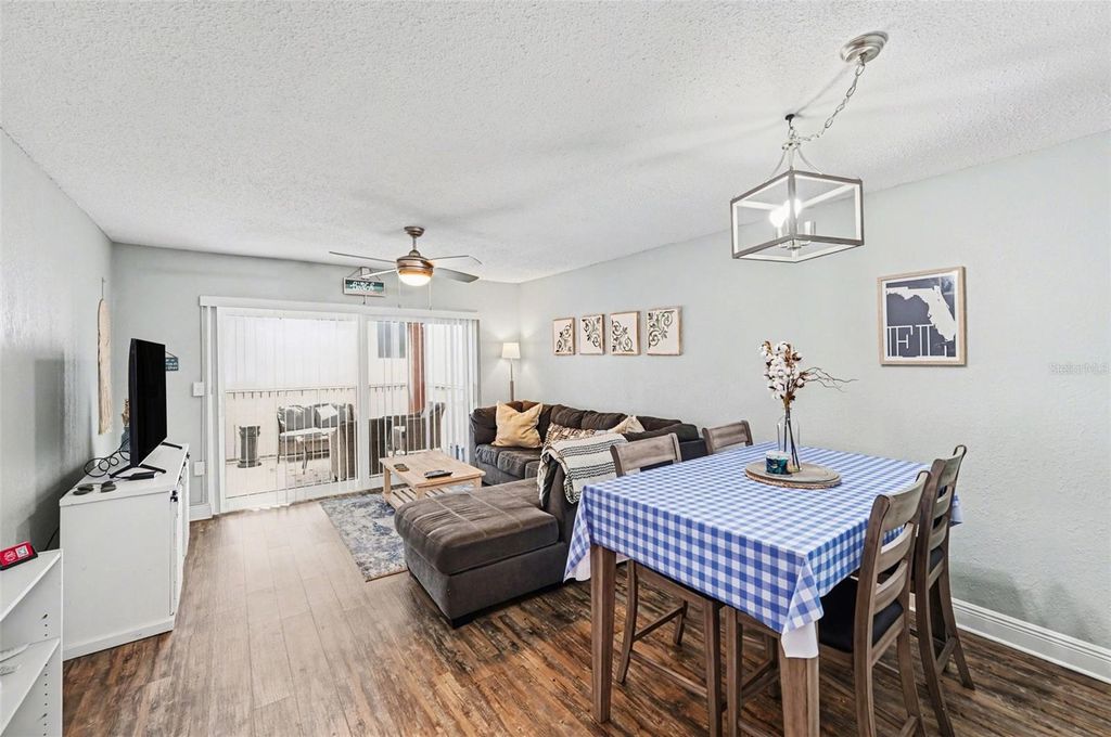 Image 11 of property listing at 17035 GULF BOULEVARD 214, St Petersburg, FL 33708