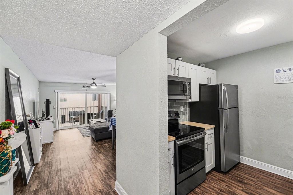 Image 12 of property listing at 17035 GULF BOULEVARD 214, St Petersburg, FL 33708