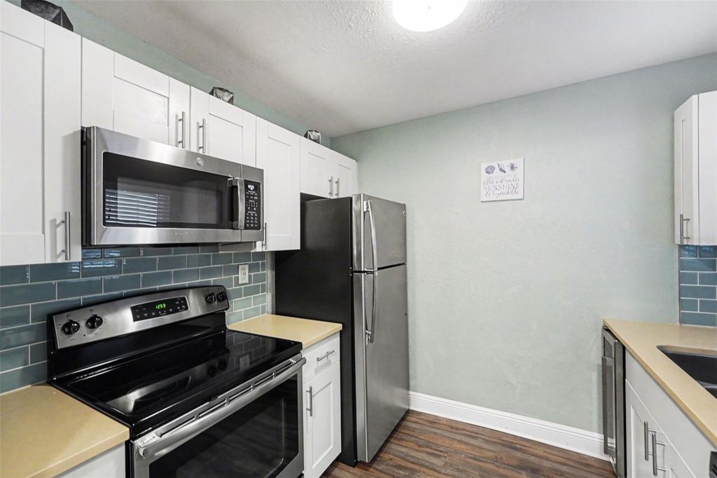 Image 13 of property listing at 17035 GULF BOULEVARD 214, St Petersburg, FL 33708