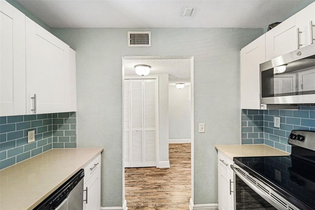 Image 15 of property listing at 17035 GULF BOULEVARD 214, St Petersburg, FL 33708