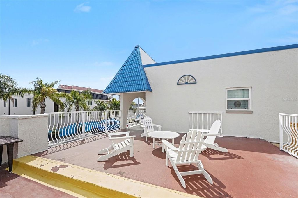 Image 28 of property listing at 17035 GULF BOULEVARD 214, St Petersburg, FL 33708