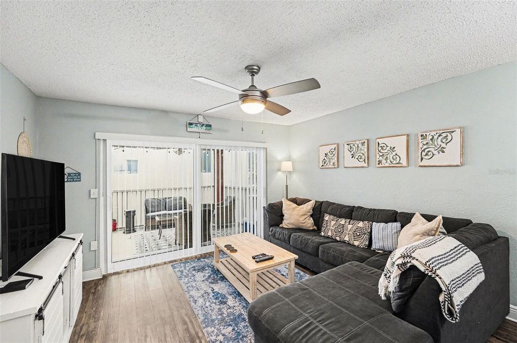 Image 5 of property listing at 17035 GULF BOULEVARD 214, St Petersburg, FL 33708