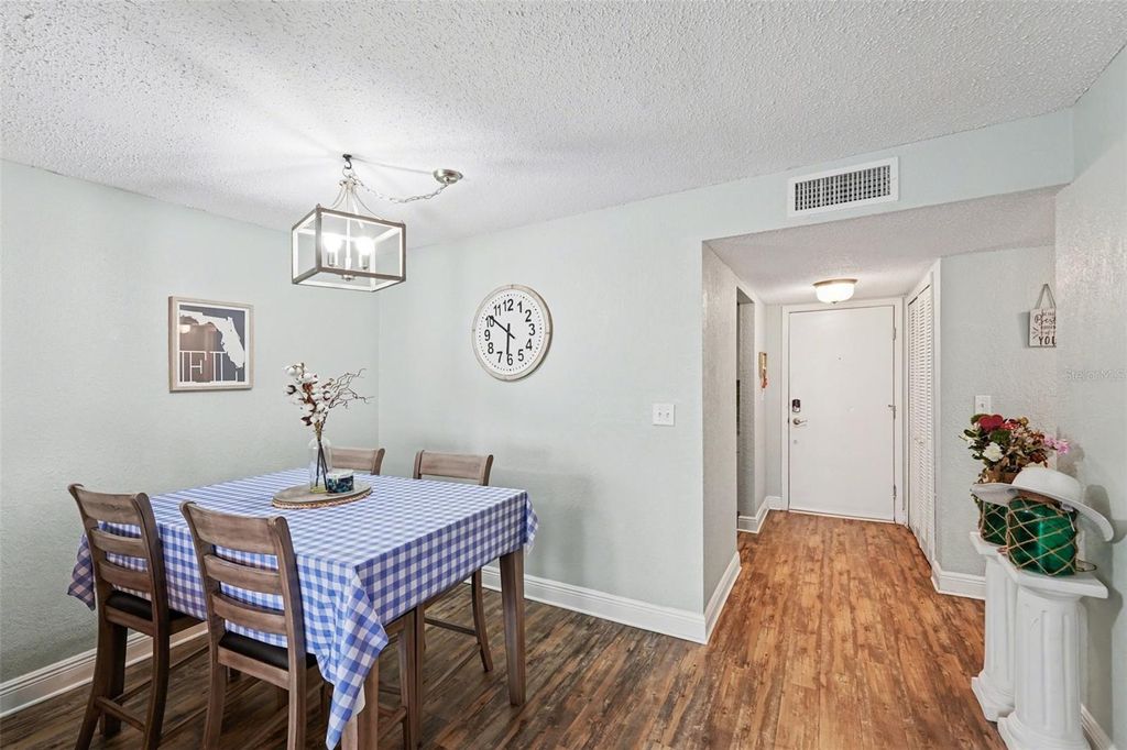 Image 8 of property listing at 17035 GULF BOULEVARD 214, St Petersburg, FL 33708