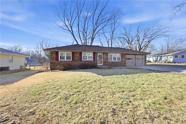 6018 Richards Drive, Shawnee, KS 66216