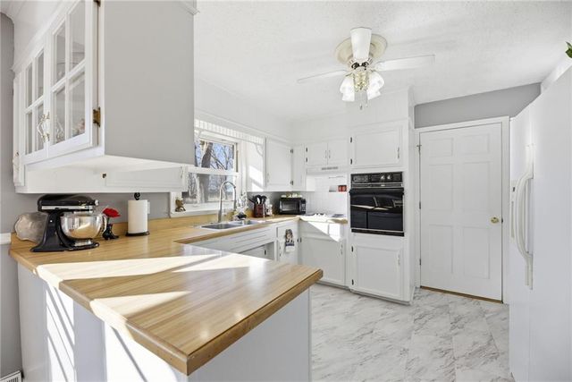 6018 Richards Drive, Shawnee, KS 66216