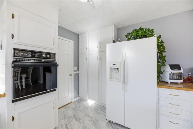 6018 Richards Drive, Shawnee, KS 66216