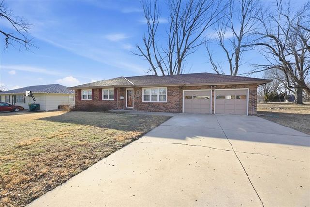 6018 Richards Drive, Shawnee, KS 66216