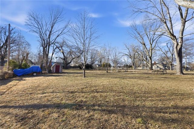 6018 Richards Drive, Shawnee, KS 66216