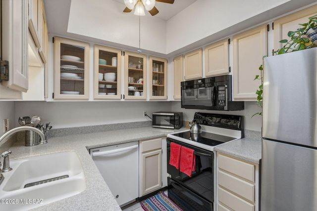 5931 E Sun County Boulevard, Tucson, AZ 85712