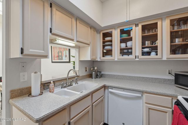 5931 E Sun County Boulevard, Tucson, AZ 85712