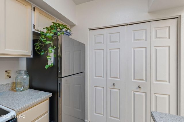 5931 E Sun County Boulevard, Tucson, AZ 85712