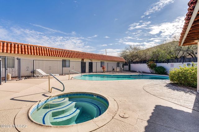 5931 E Sun County Boulevard, Tucson, AZ 85712