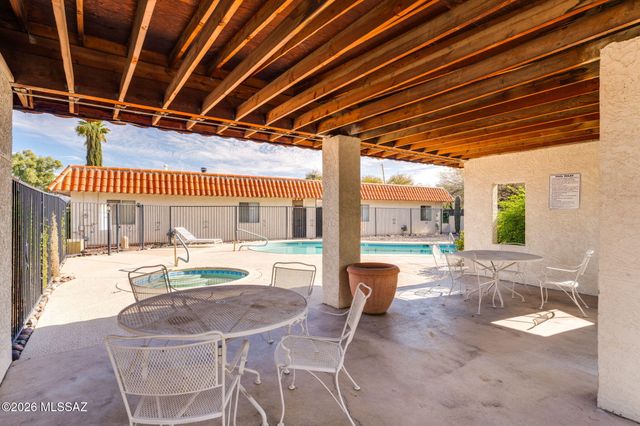 5931 E Sun County Boulevard, Tucson, AZ 85712