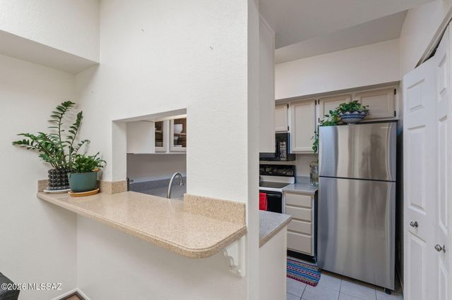 5931 E Sun County Boulevard, Tucson, AZ 85712