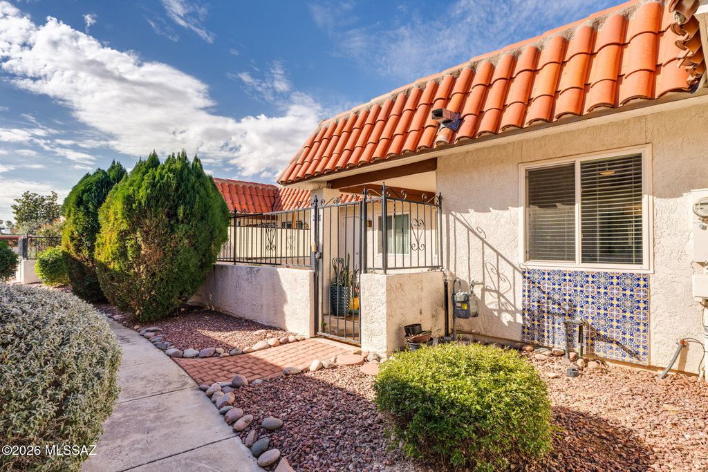 5931 E Sun County Boulevard, Tucson, AZ 85712