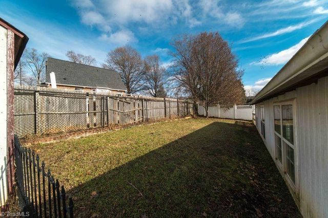 1841 Camden Forest Drive, Winston-salem, NC 27127