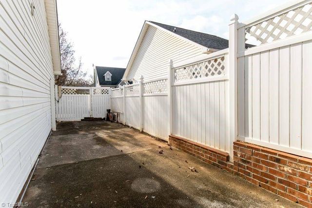 1841 Camden Forest Drive, Winston-salem, NC 27127